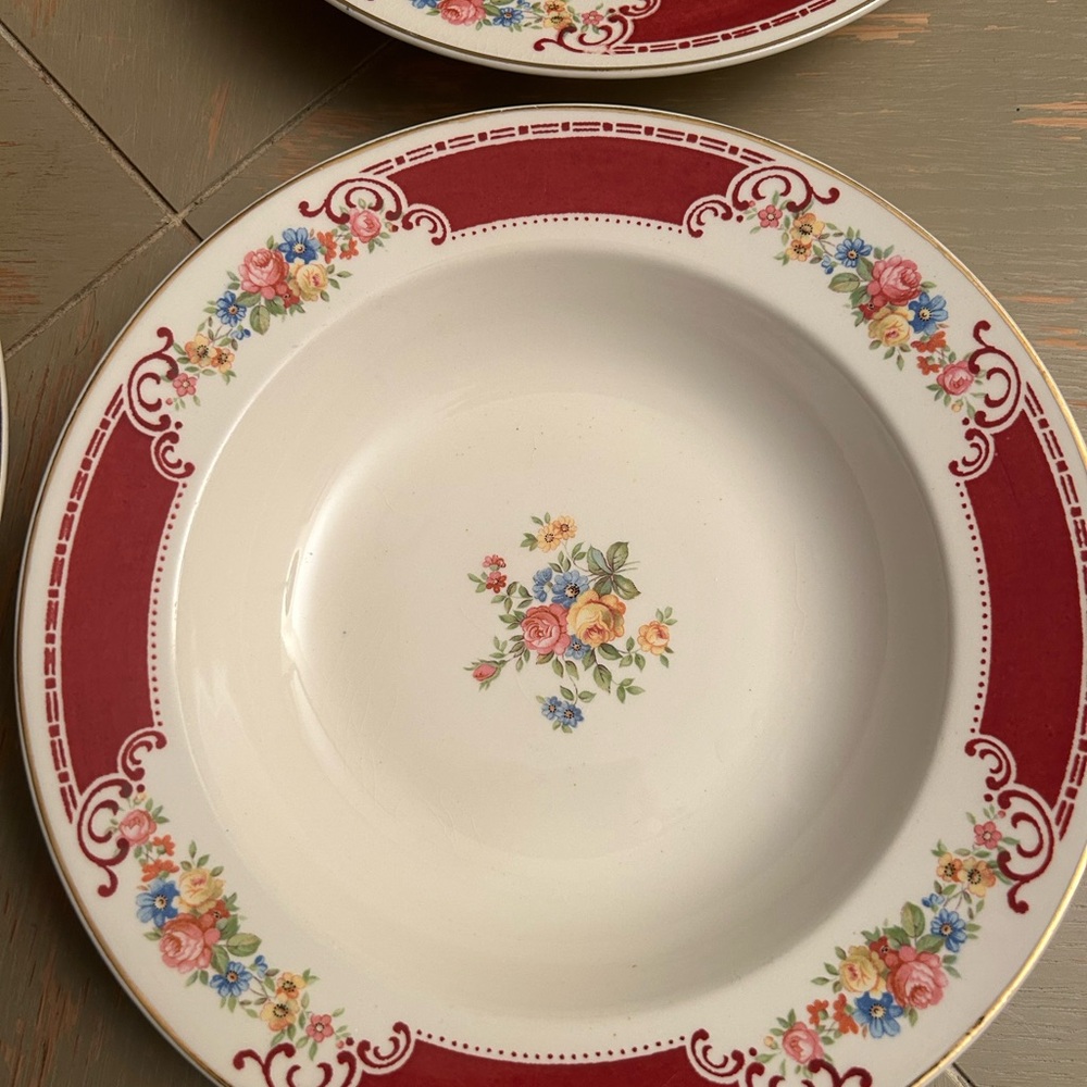 Vintage Homer Laughlin Red and Cream Floral Bowl Set of 4 - Picture 4 of 4